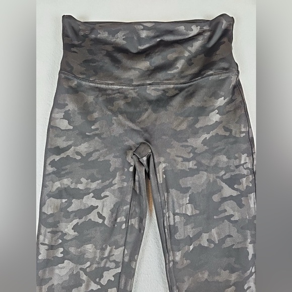 NWOT SPANX Faux Leather High Rise Camo Leggings- Size Large - Picture 5 of 8